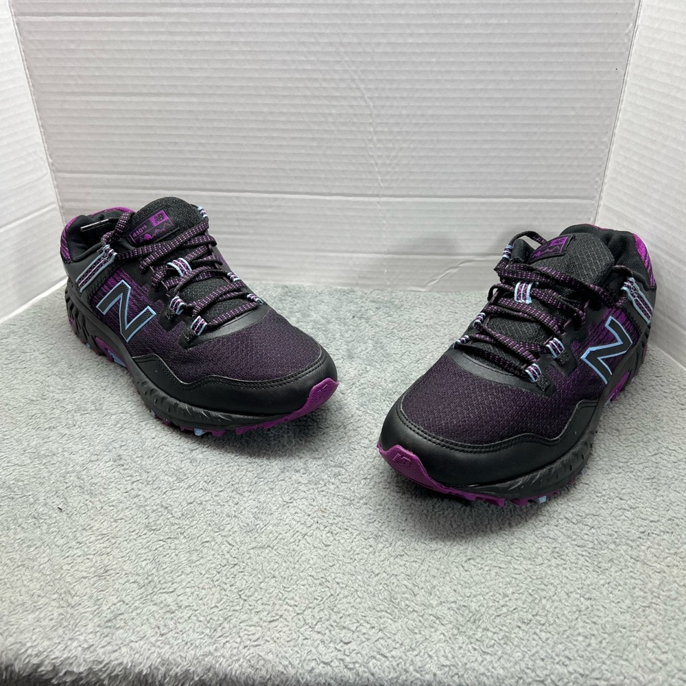 Used 410 New Balance women’s athletic shoes